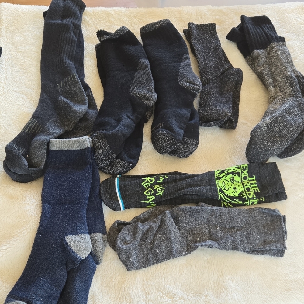 Men's Athletic Socks in Black and Gray